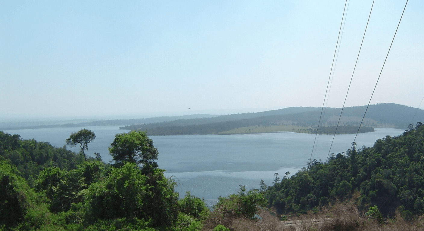 Esk and the Wivenhoe Dam Lookout