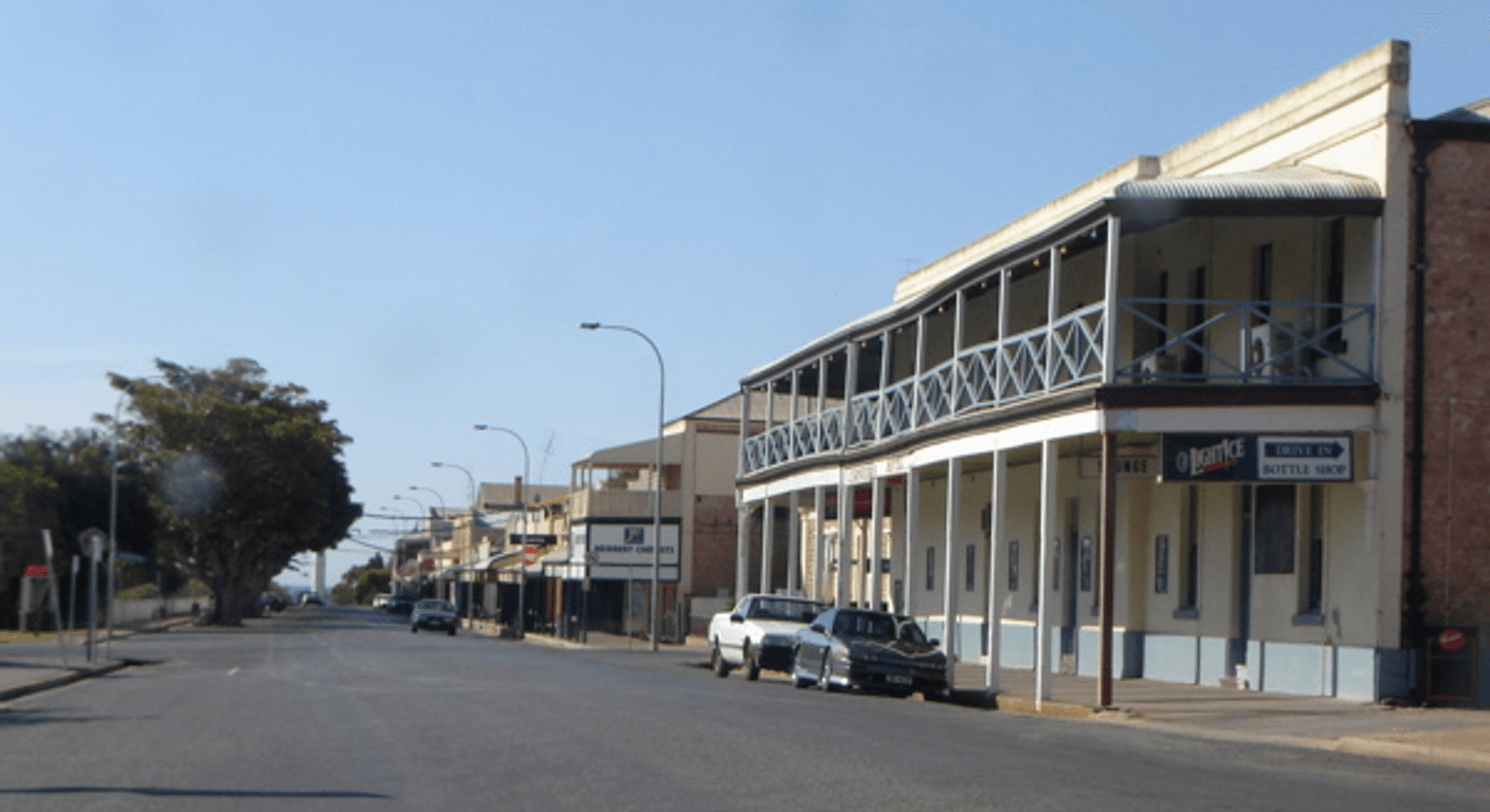 Wallaroo's Buffalo Wharf: Dining Aboard a Historic Ship